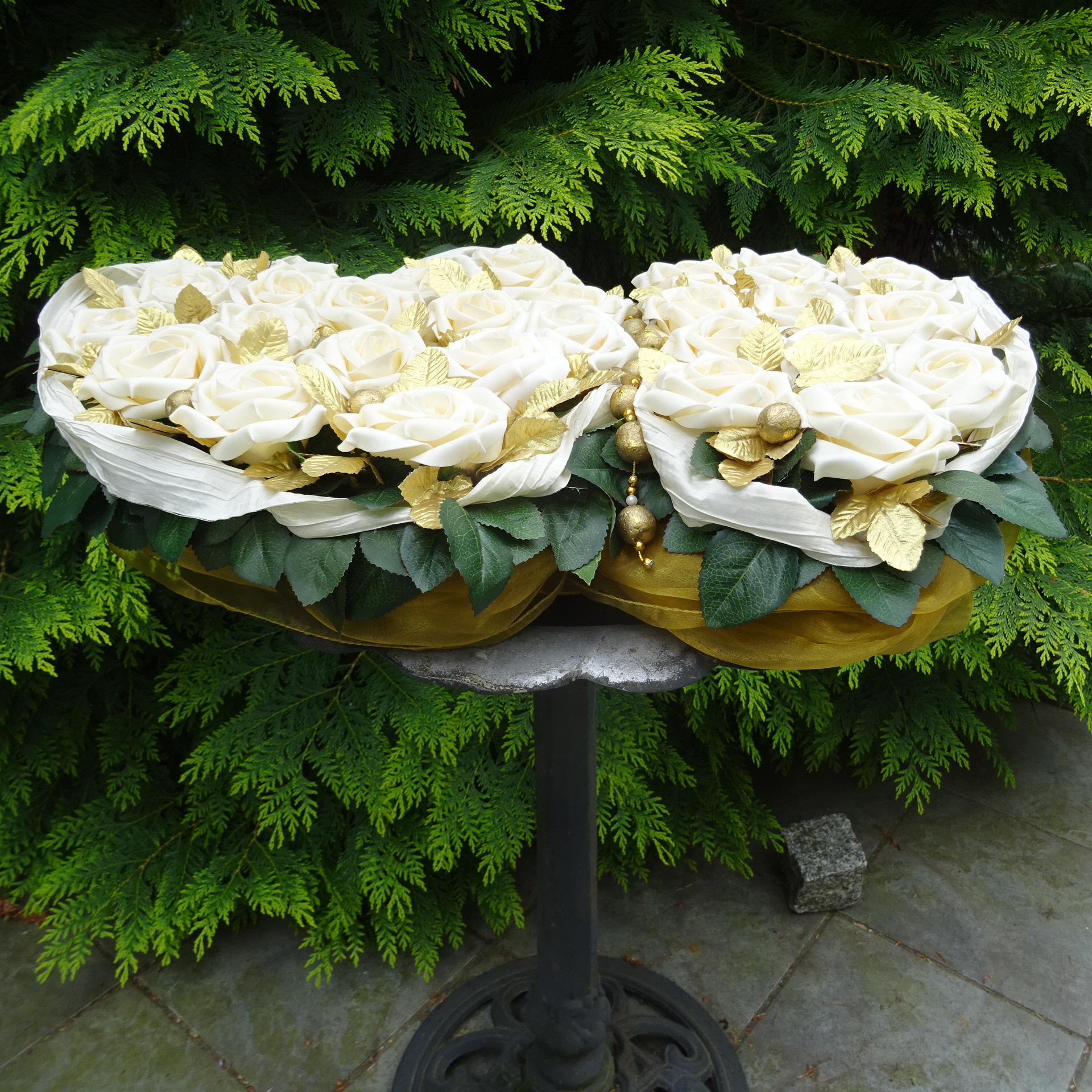 Tischdekoration 2 Herzen Tischgesteck Blumengesteck Rosen creme Goldene Hochzeit